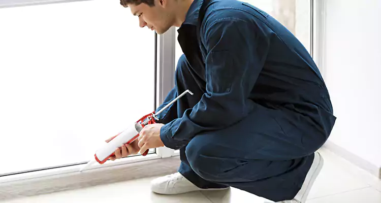 Window Glass Caulk Repair in Key West, FL